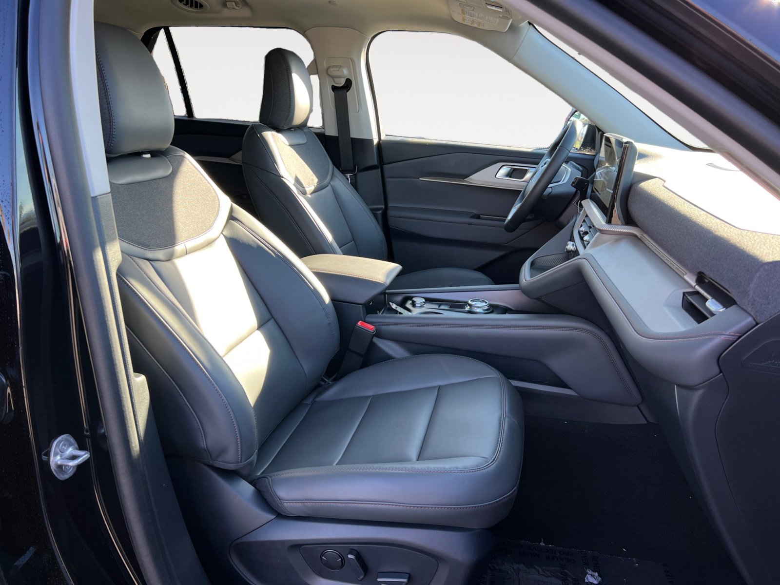 2025 Ford Explorer photo 19