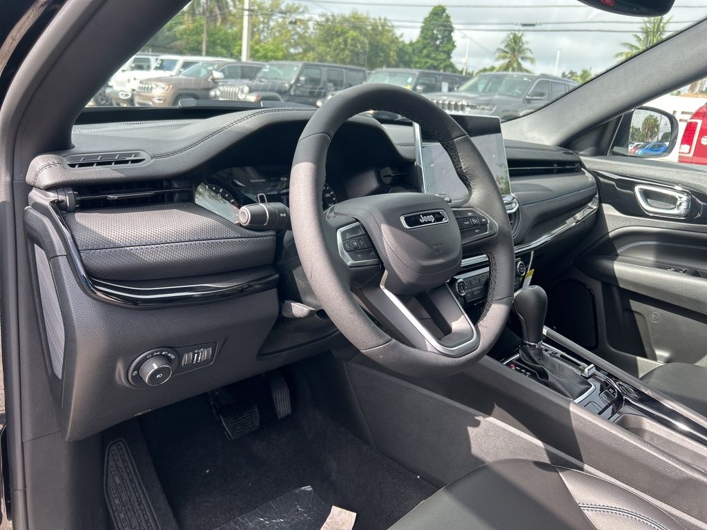 2025 Jeep Compass Latitude photo 8