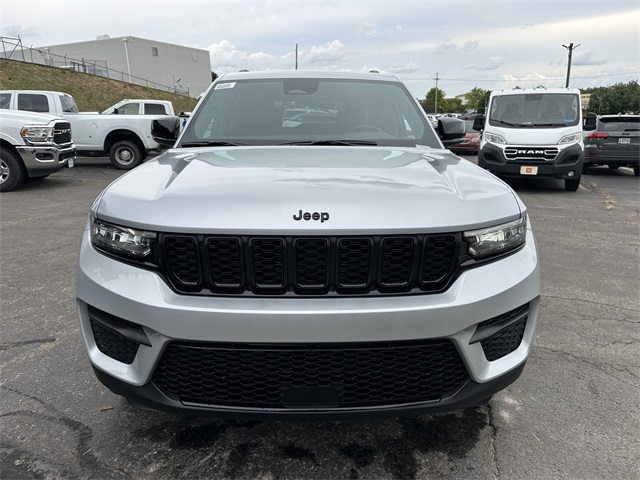 2025 Jeep Grand Cherokee Altitude X photo 2