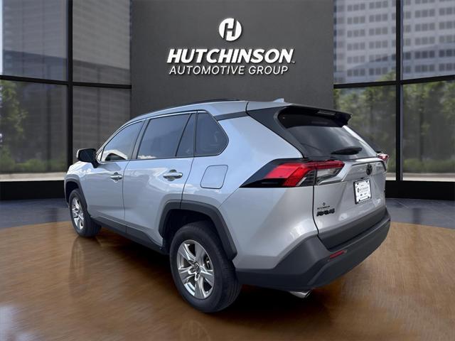 2023 Toyota RAV4 XLE photo 3