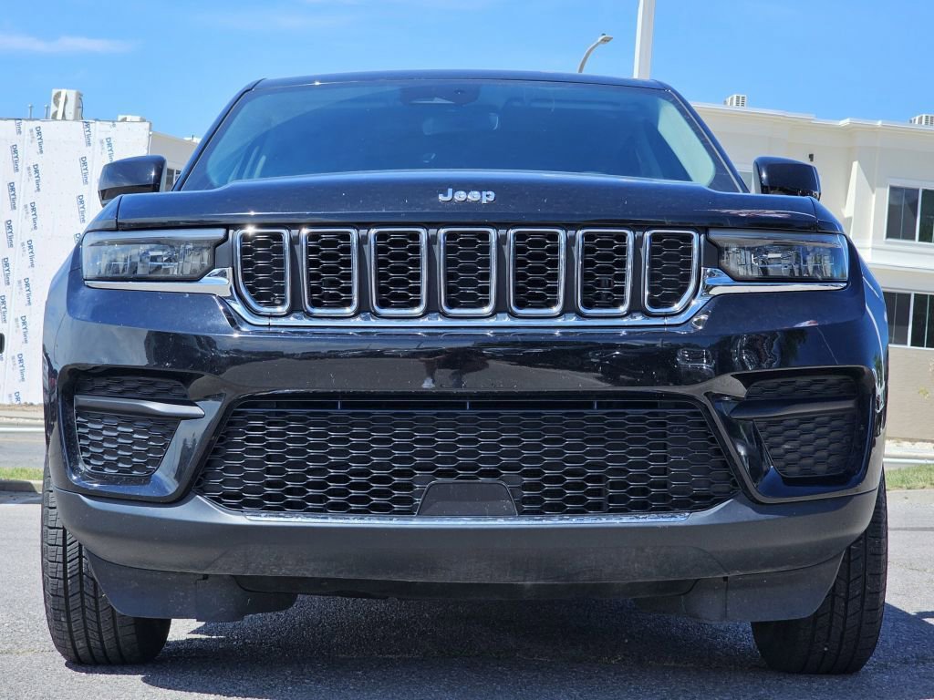 2023 Jeep Grand Cherokee Laredo photo 2