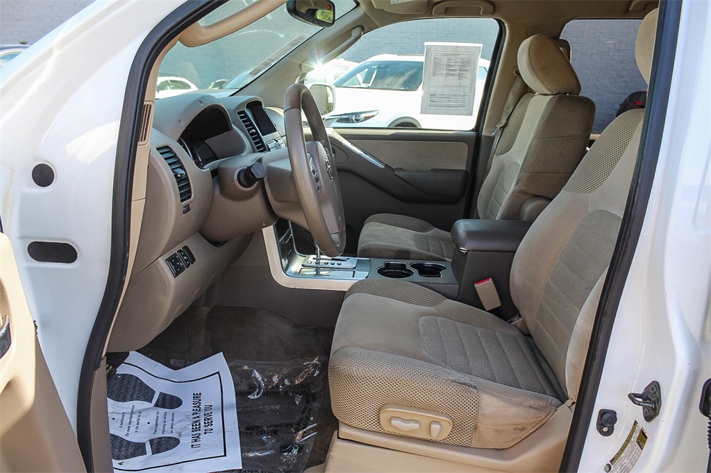 2012 Nissan Pathfinder SV photo 16