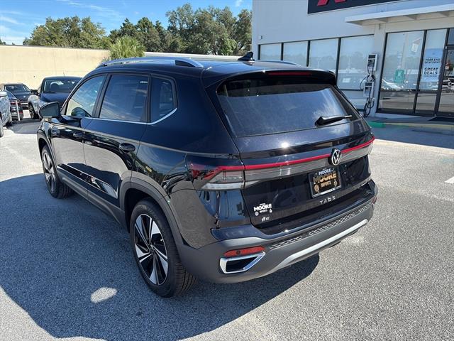 2025 Volkswagen Taos SE photo 4