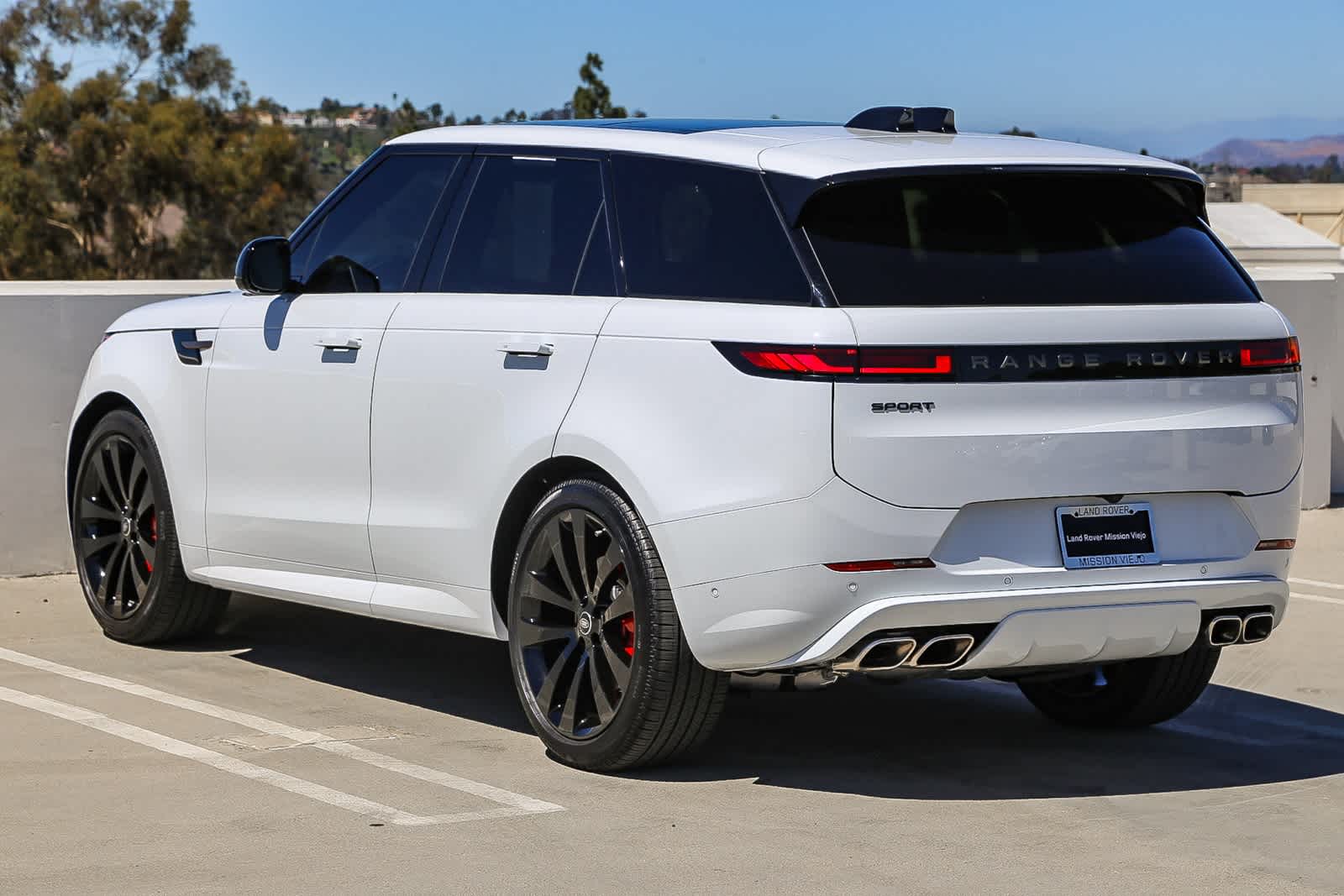 2025 Land Rover Range Rover Sport SE photo 3