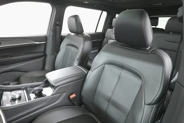 2025 Jeep Grand Cherokee Limited photo 12