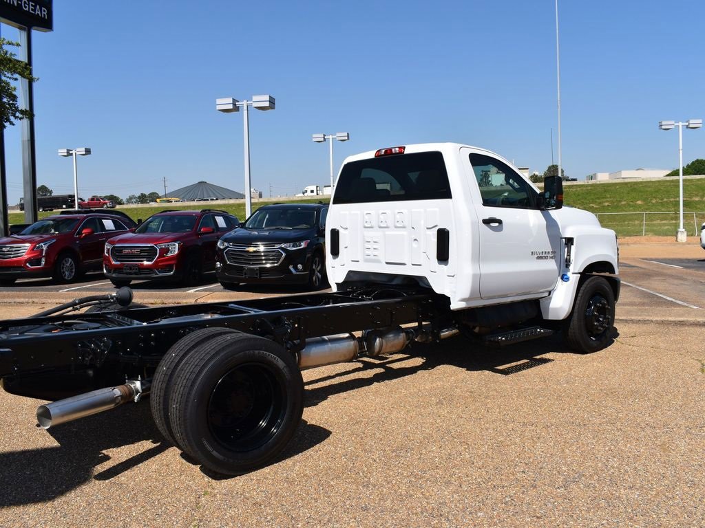 2024 Chevrolet Silverado 4500HD Work Truck photo 3