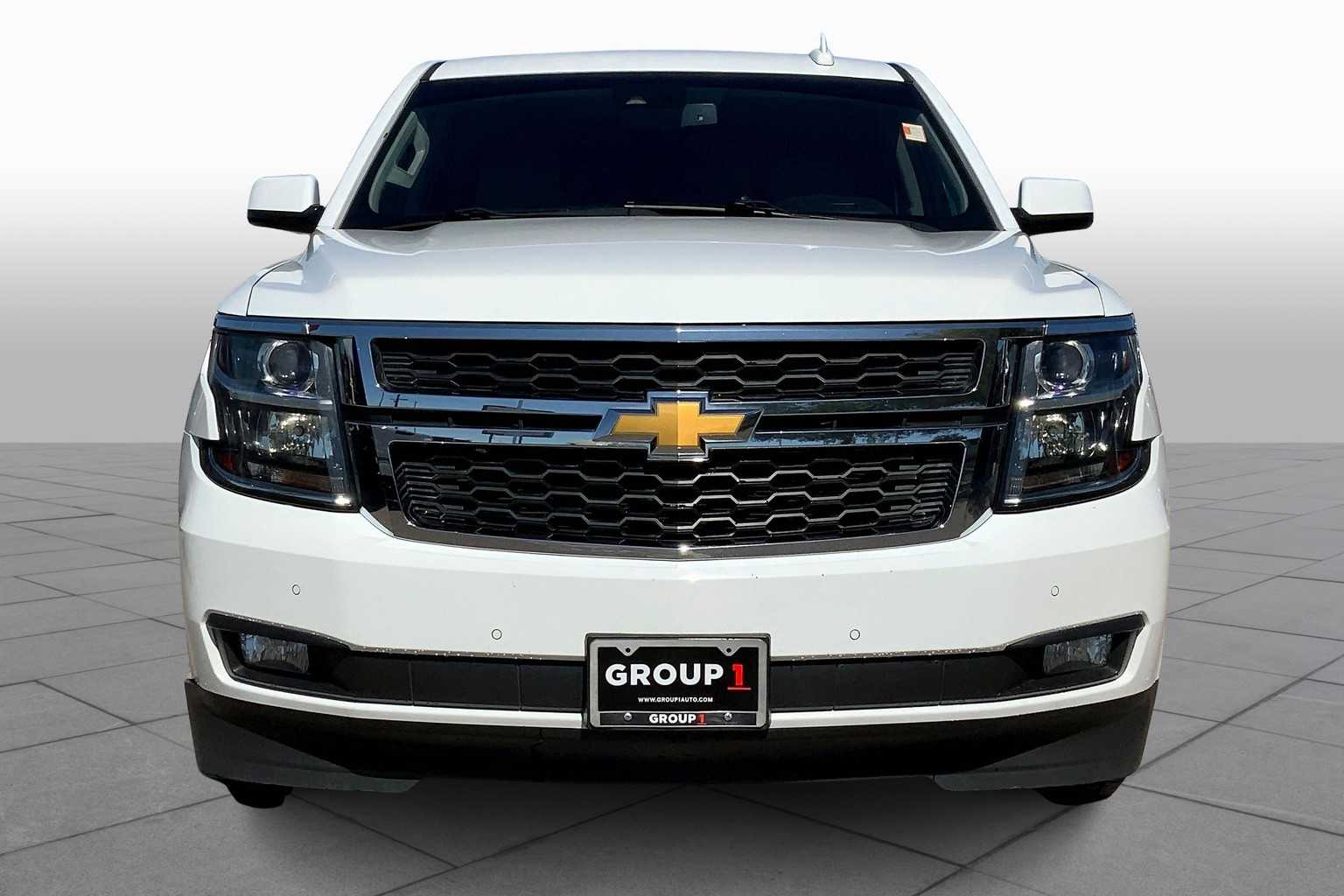 2016 Chevrolet Suburban LT photo 3