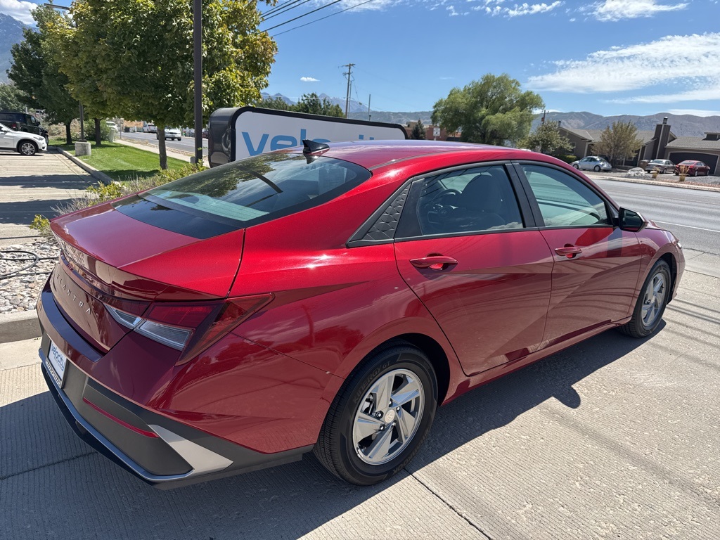 2024 Hyundai Elantra SE photo 2