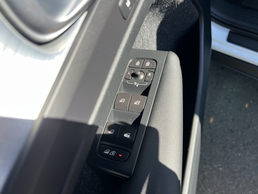 2019 Volvo XC40 T5 Momentum photo 11