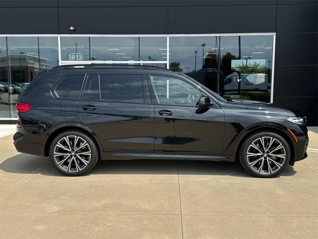 2022 Bmw X7 M50i photo 2