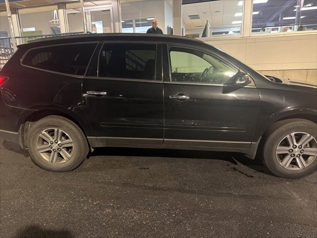 2017 Chevrolet Traverse 2LT photo 3