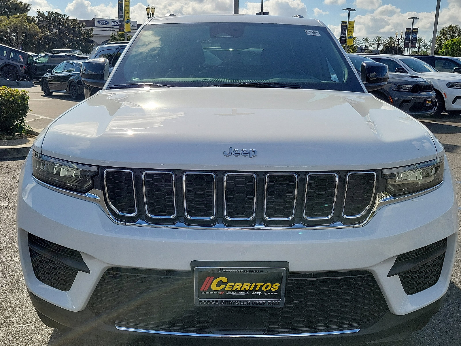 2025 Jeep Grand Cherokee Laredo X photo 16