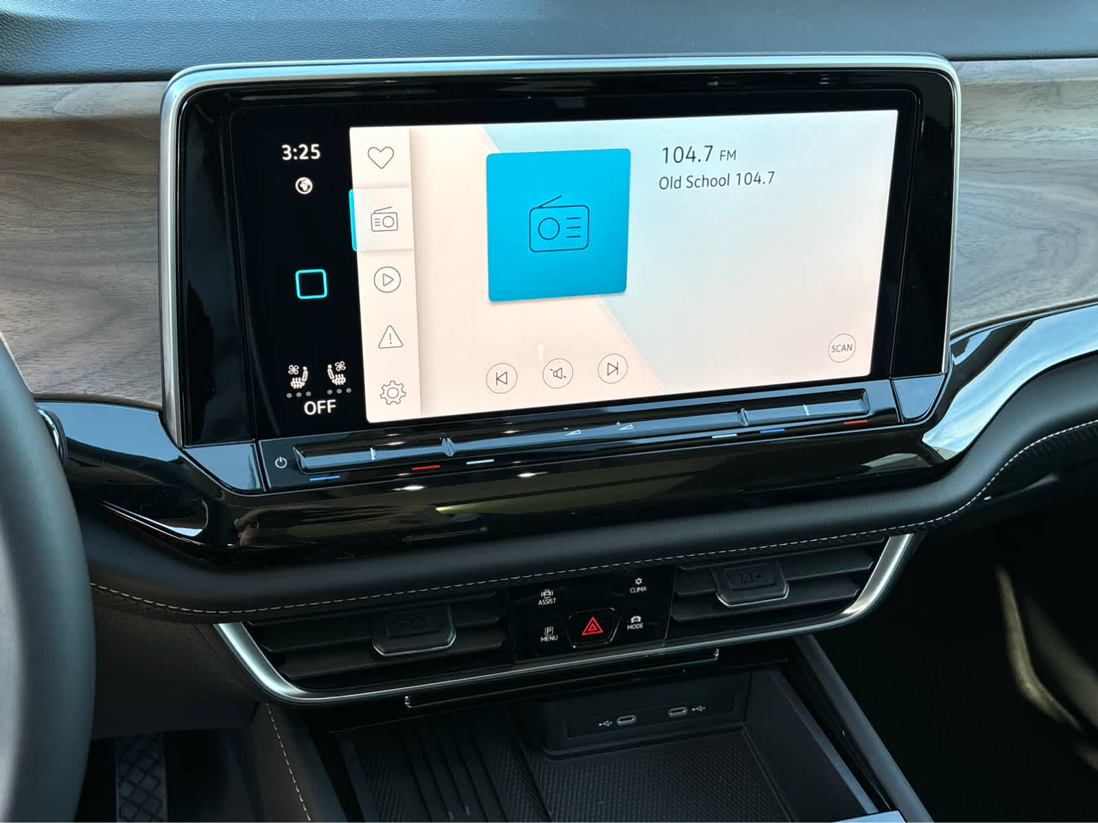 2025 Volkswagen Atlas SE Technology photo 14