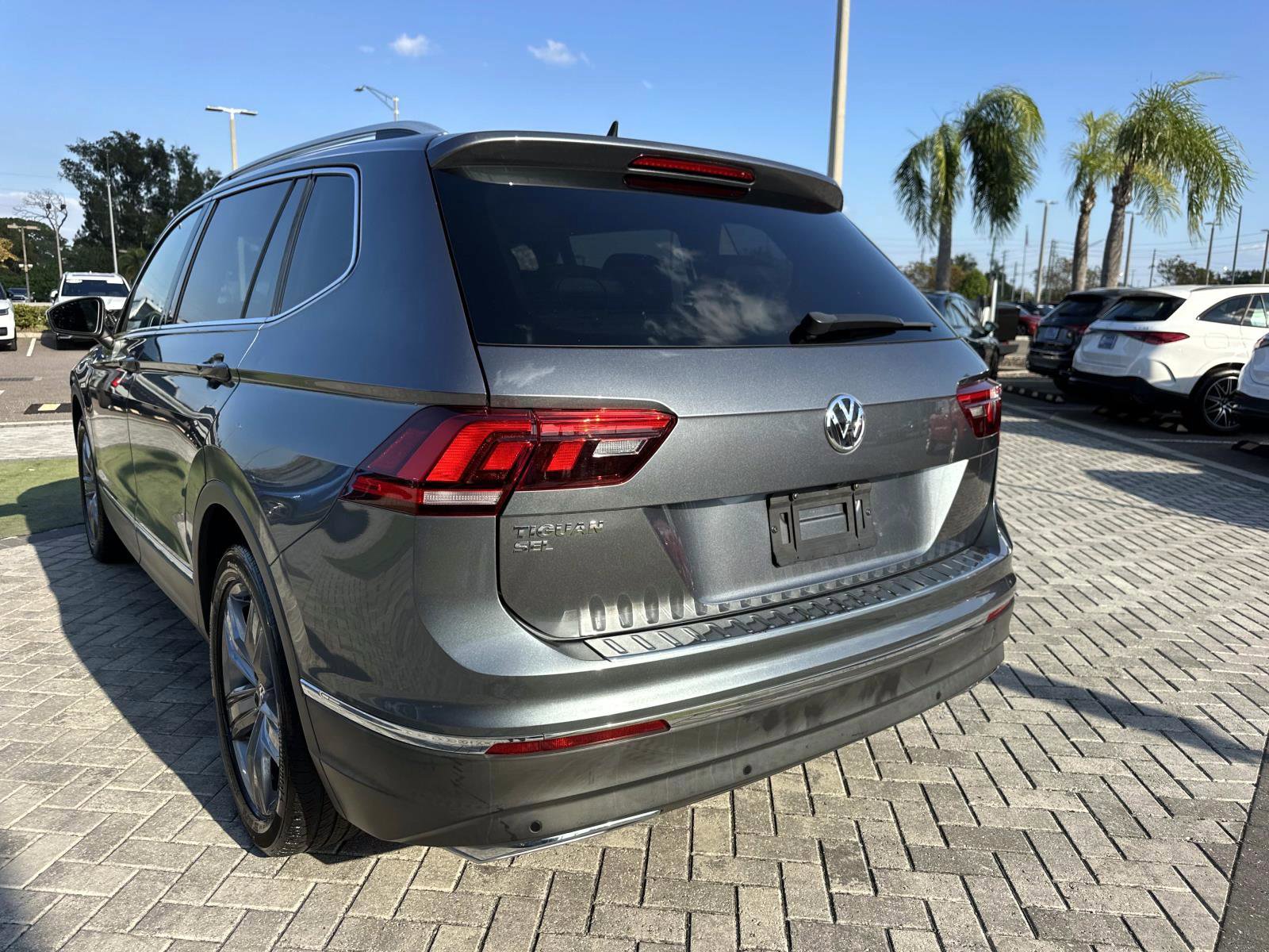 2021 Volkswagen Tiguan SEL photo 4