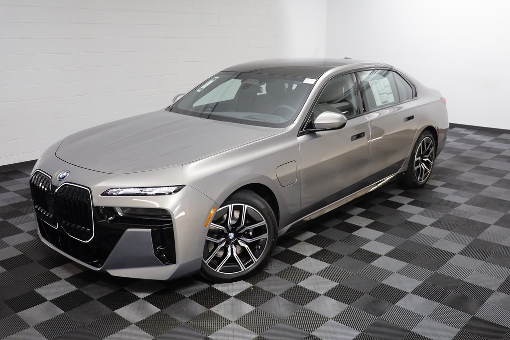 2026 Bmw 750e photo 2