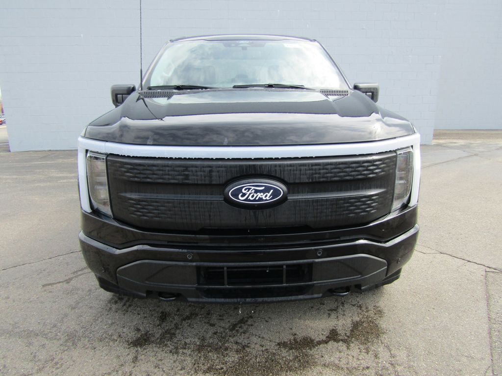 2025 Ford F-150 Lightning photo 3