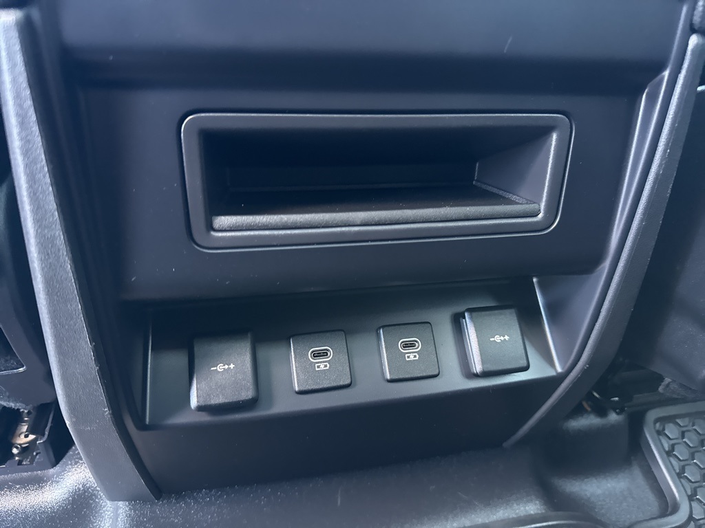 2022 Land Rover Defender 110 X-Dynamic HSE photo 22
