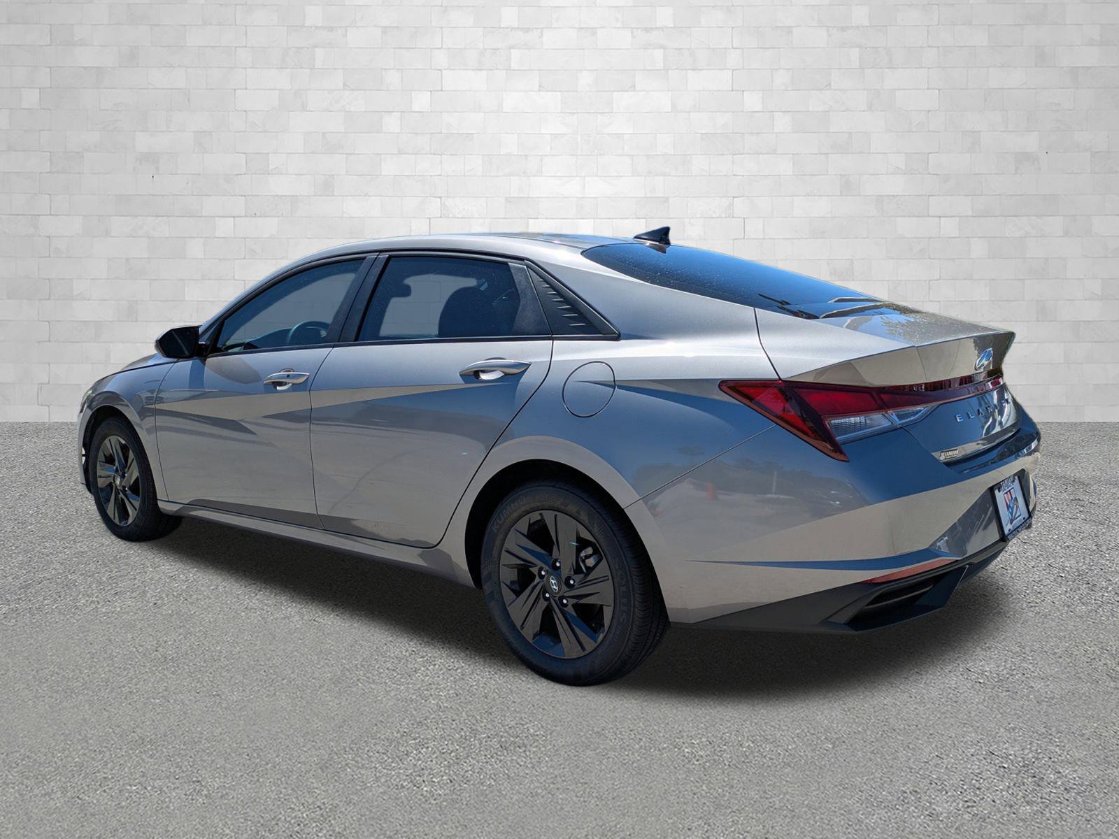 2023 Hyundai Elantra SEL photo 4
