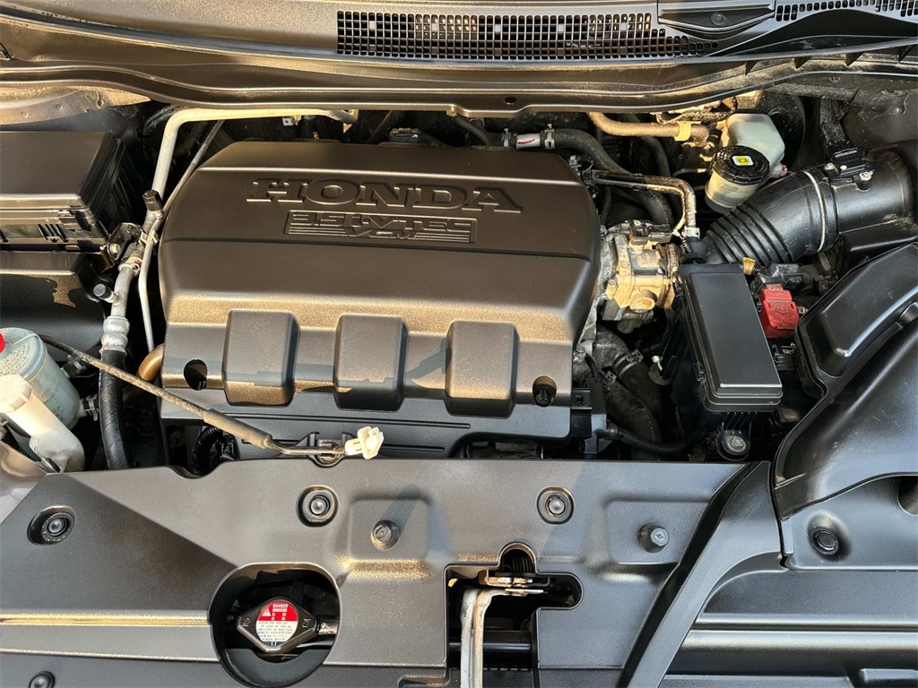 2016 Honda Odyssey SE photo 10