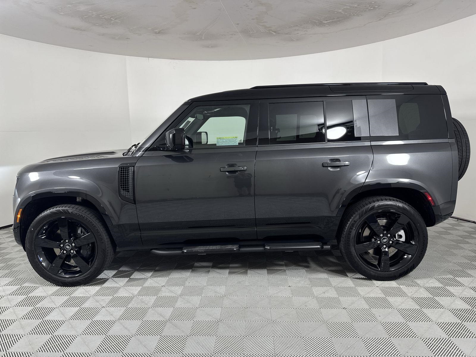 2025 Land Rover Defender 110 X-Dynamic SE photo 2