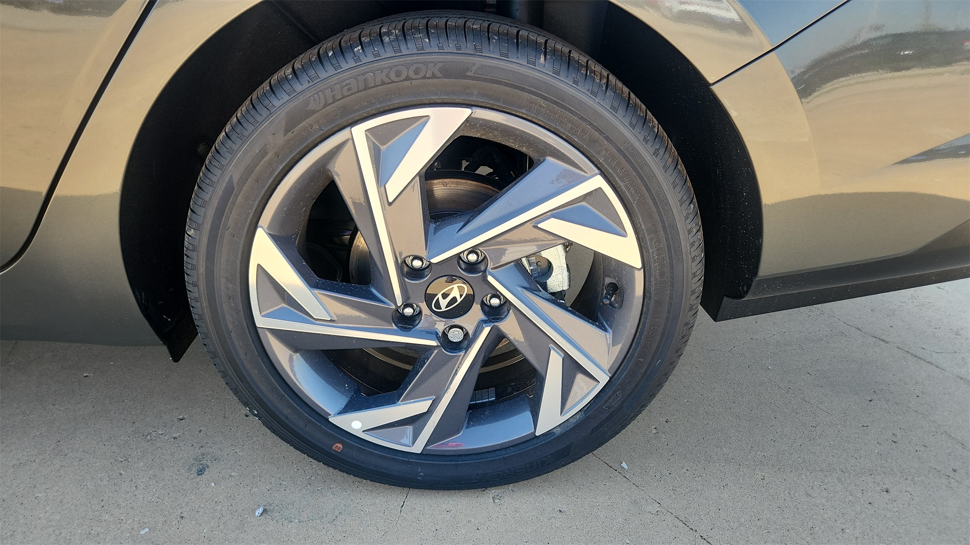 2025 Hyundai Elantra Hybrid Limited photo 9