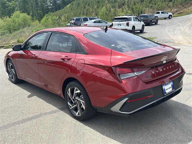 2025 Hyundai Elantra SEL Sport photo 3
