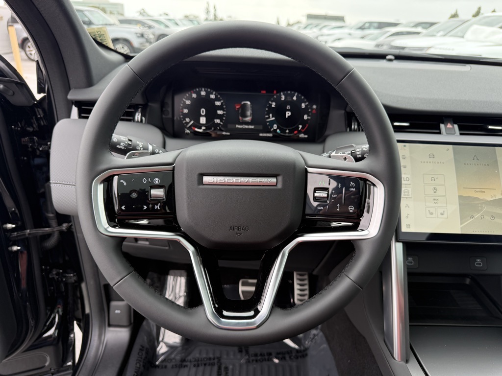 2025 Land Rover Discovery Sport SE photo 13