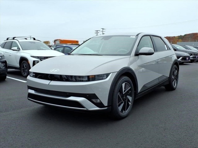 2026 Hyundai IONIQ 5 SEL's photo