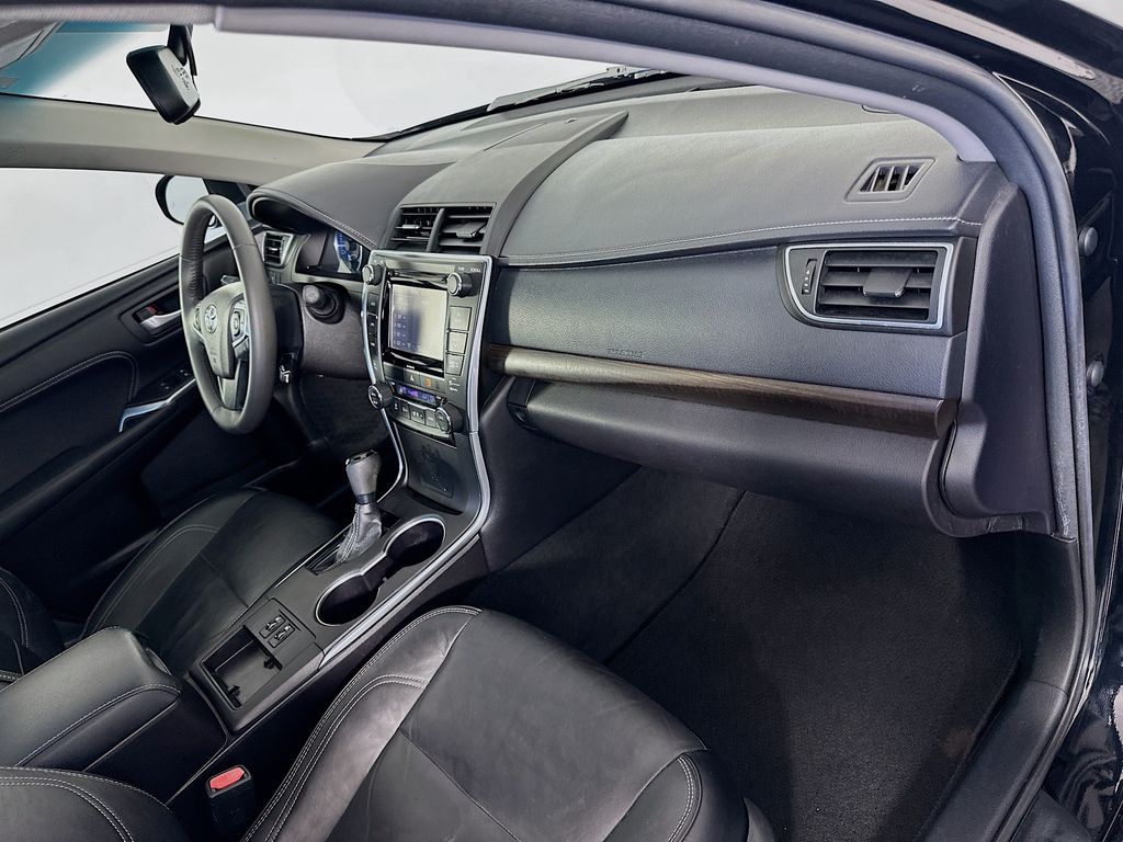 2017 Toyota Camry XLE photo 27