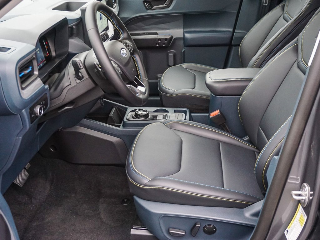 2025 Ford Maverick photo 17