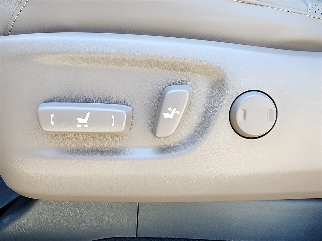 2023 Lexus GX 460 Luxury photo 14