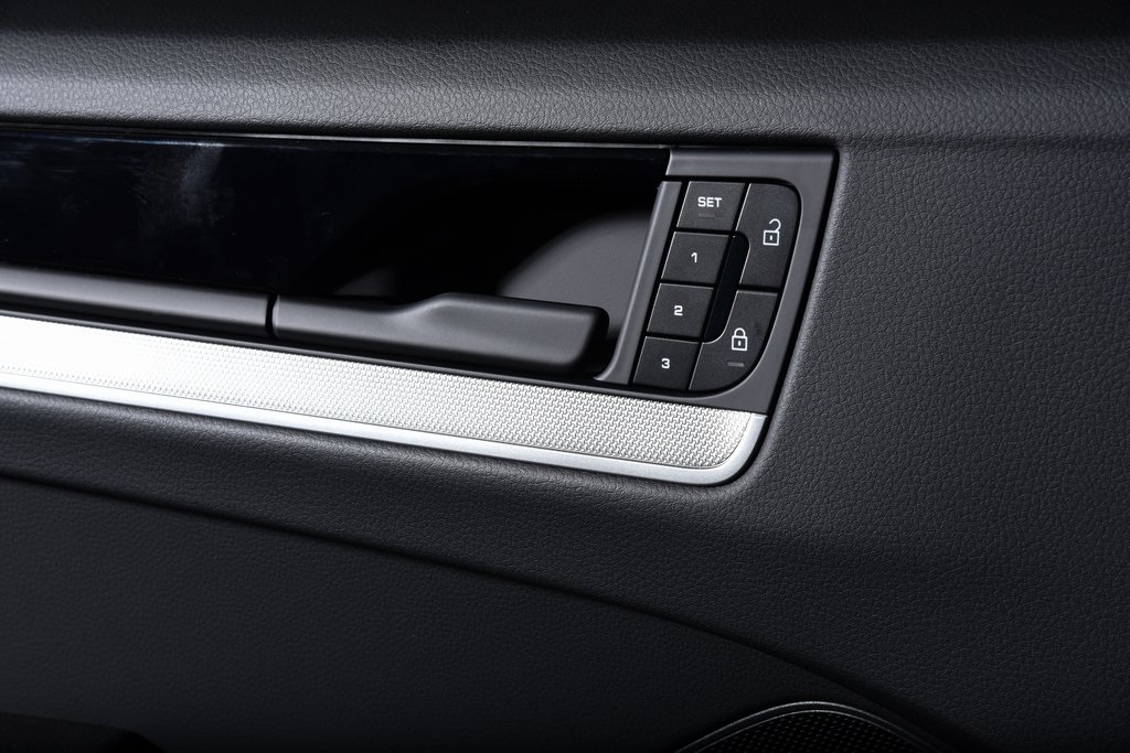 2025 Porsche Cayenne Coupe S photo 30