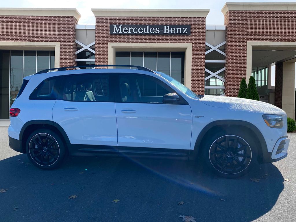 2025 Mercedes Benz GLB 35 AMG photo 3