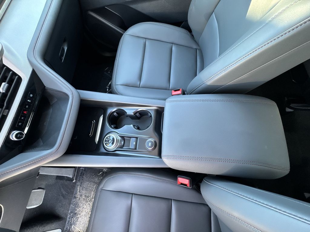 2025 Ford Explorer photo 22