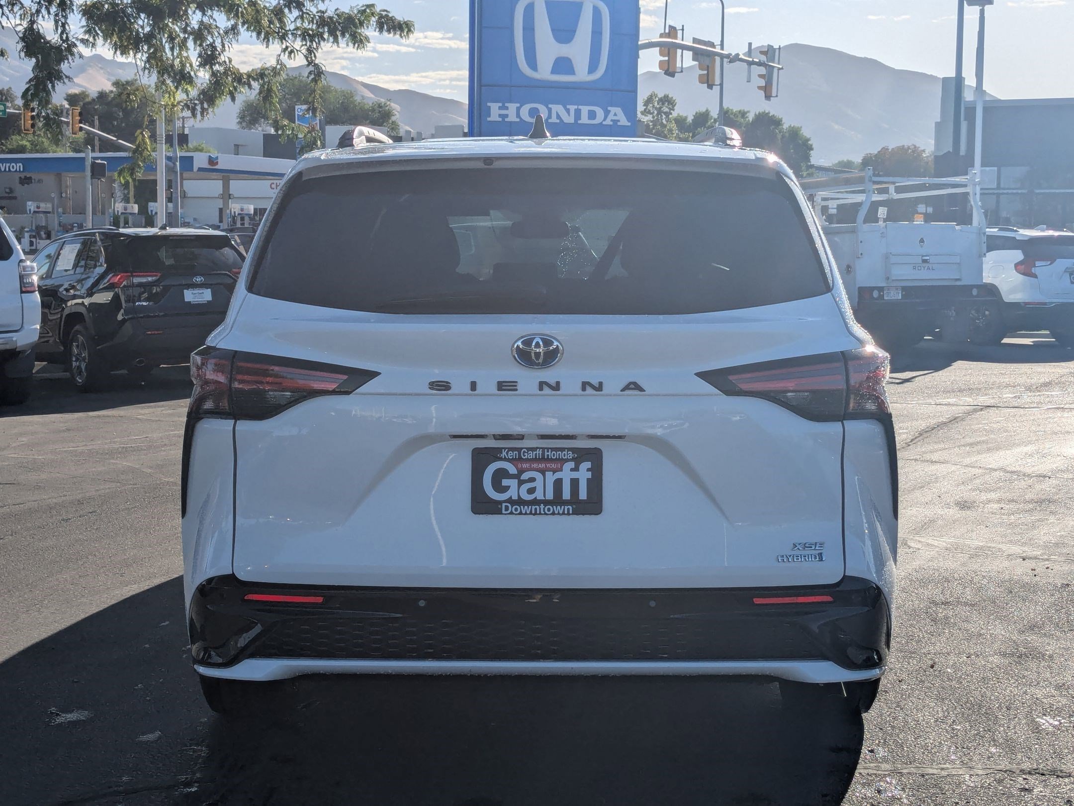 2023 Toyota Sienna XSE photo 3