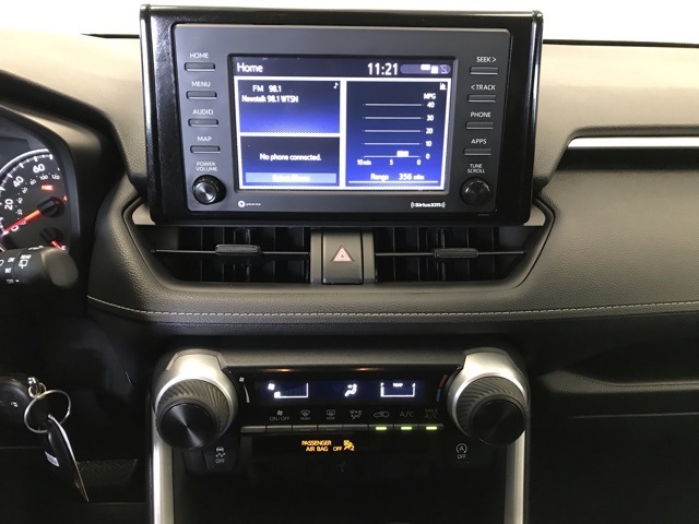 2021 Toyota RAV4 LE photo 18