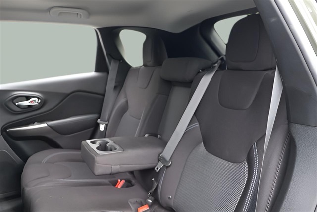 2019 Jeep Cherokee Latitude photo 3