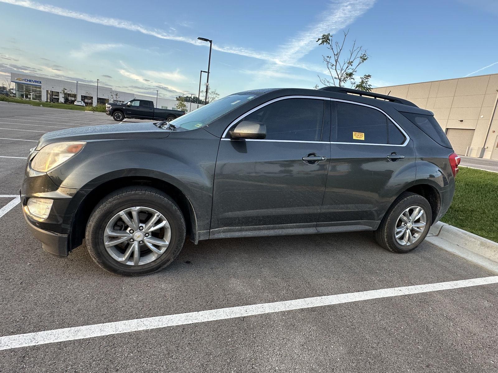 2017 Chevrolet Equinox LT photo 2