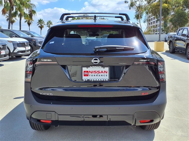 2026 Nissan Kicks SR photo 8