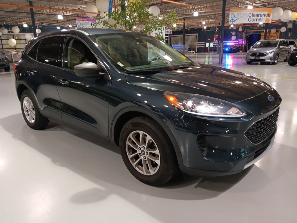 2022 Ford Escape SE photo 3