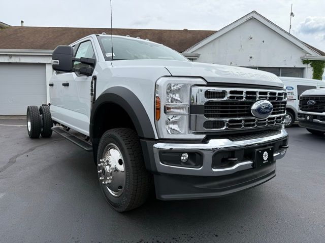 2025 Ford F-550 photo 3