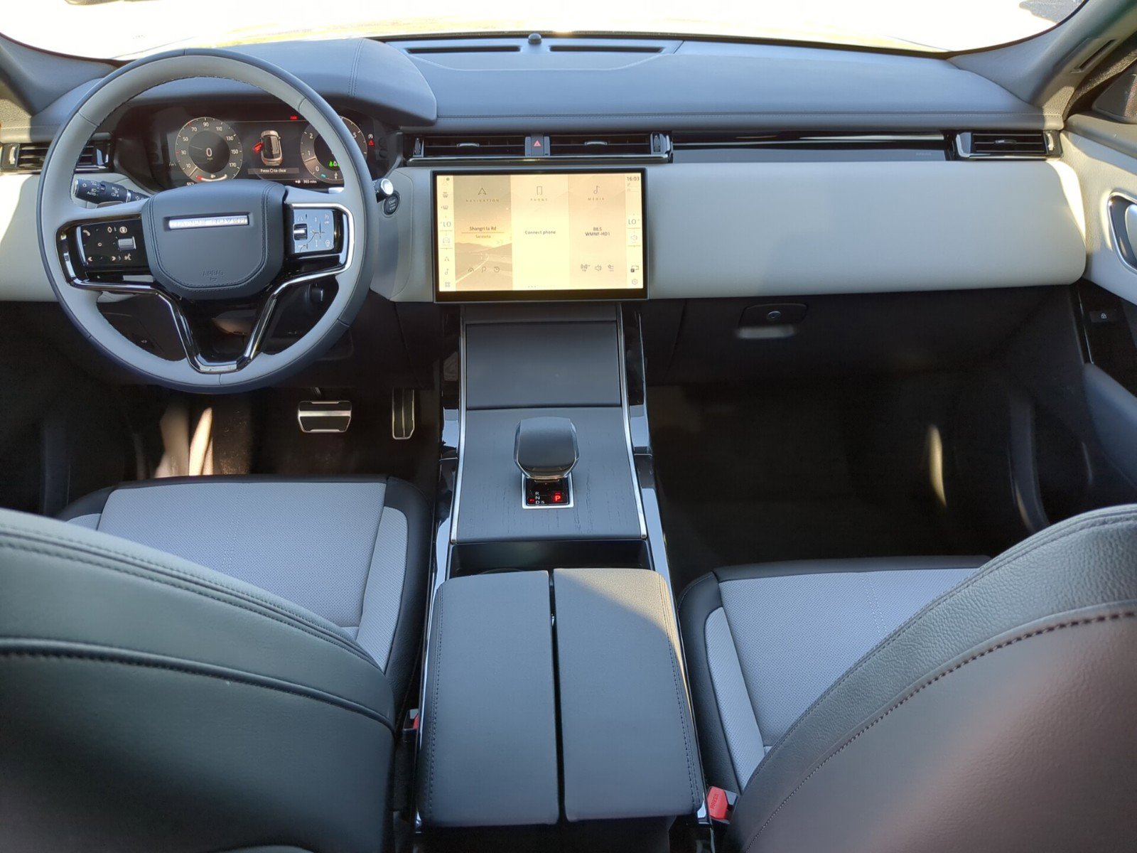 2026 Land Rover Range Rover Velar P250 S photo 11
