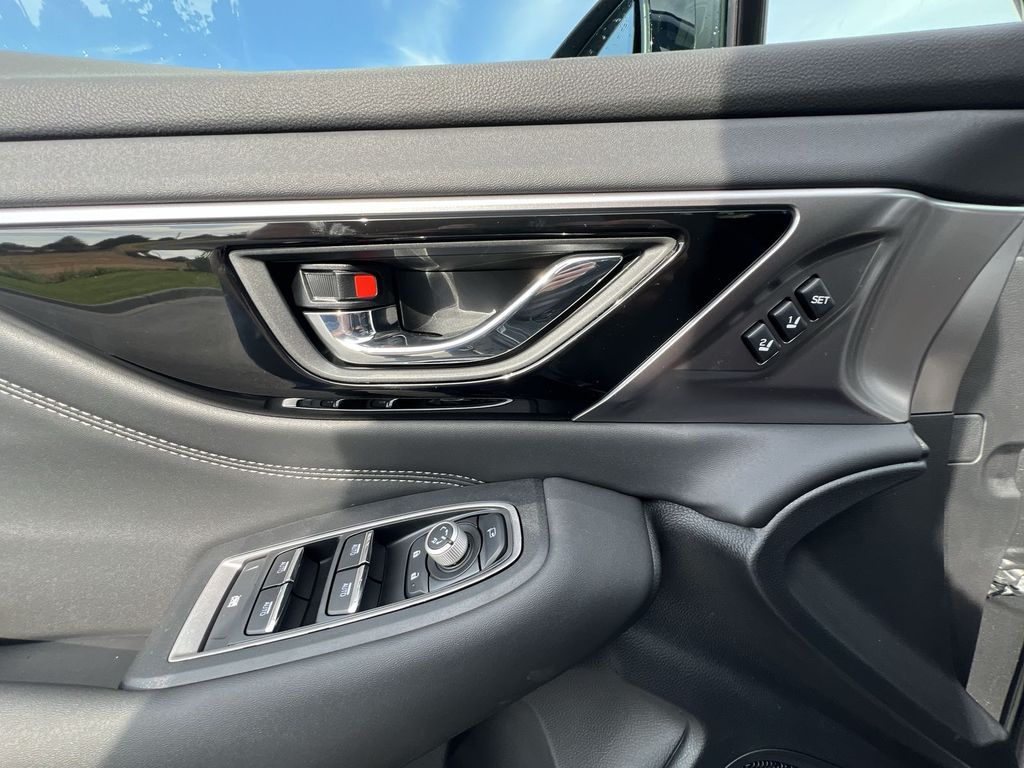 2025 Subaru Outback Touring photo 21