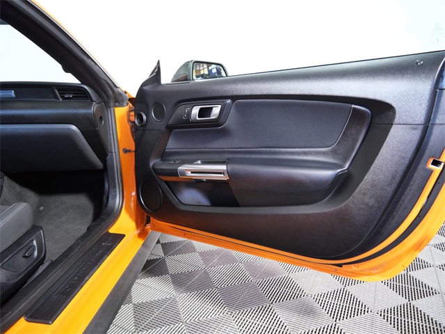 2021 Ford Mustang EcoBoost photo 9