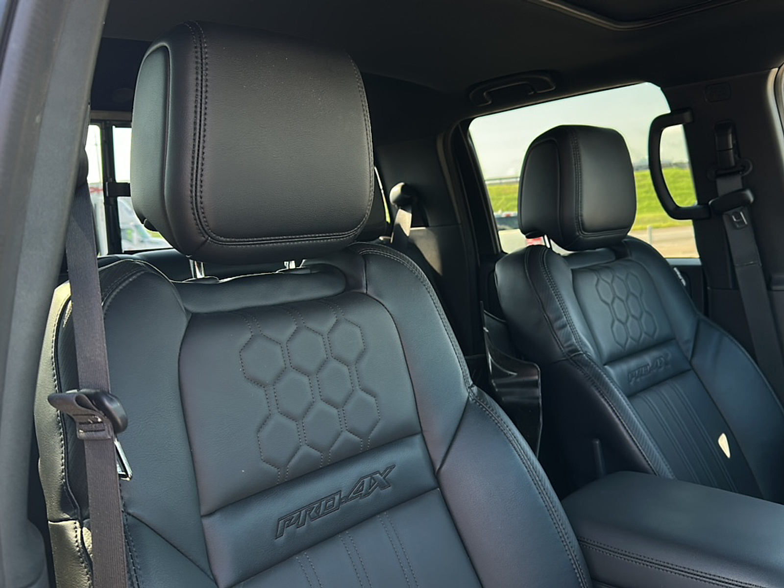 2022 Nissan Frontier Crew Cab PRO-4X photo 11