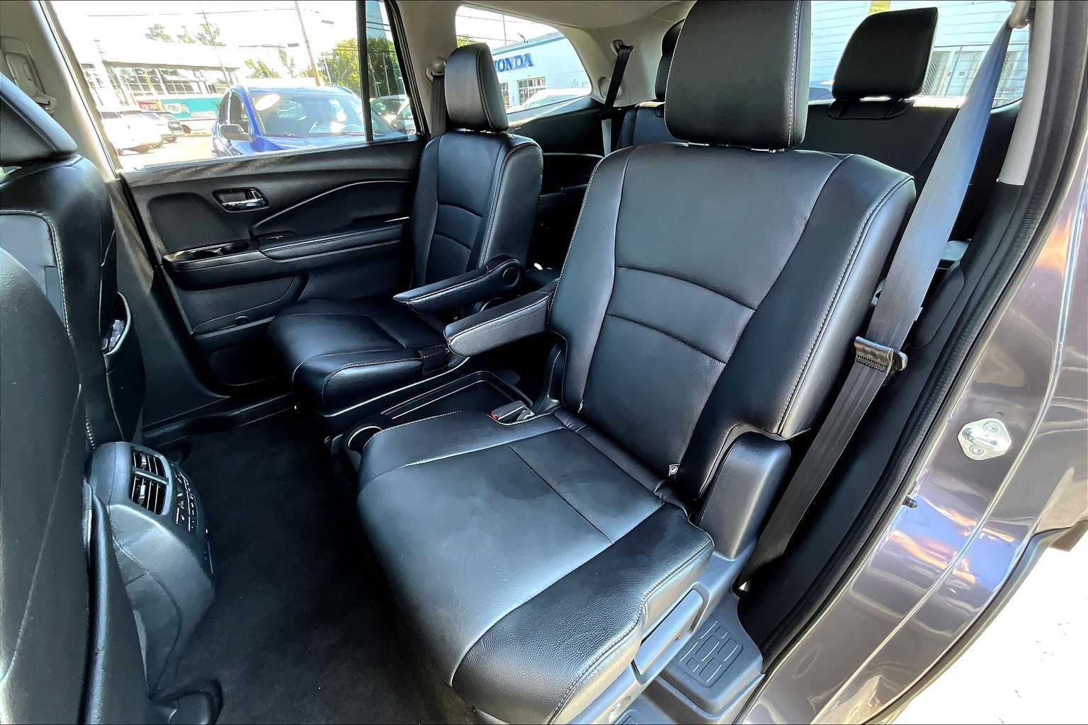 2021 Honda Pilot Touring photo 17