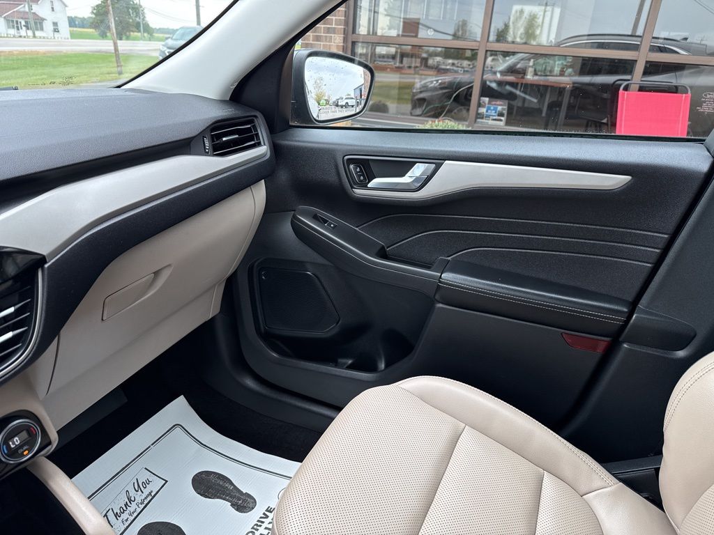 2021 Ford Escape Hybrid SEL photo 32