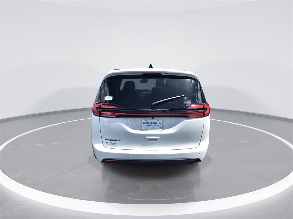 2026 Chrysler Pacifica photo 7
