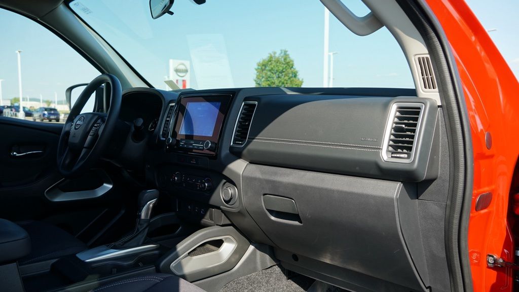 2023 Nissan Frontier SV photo 15