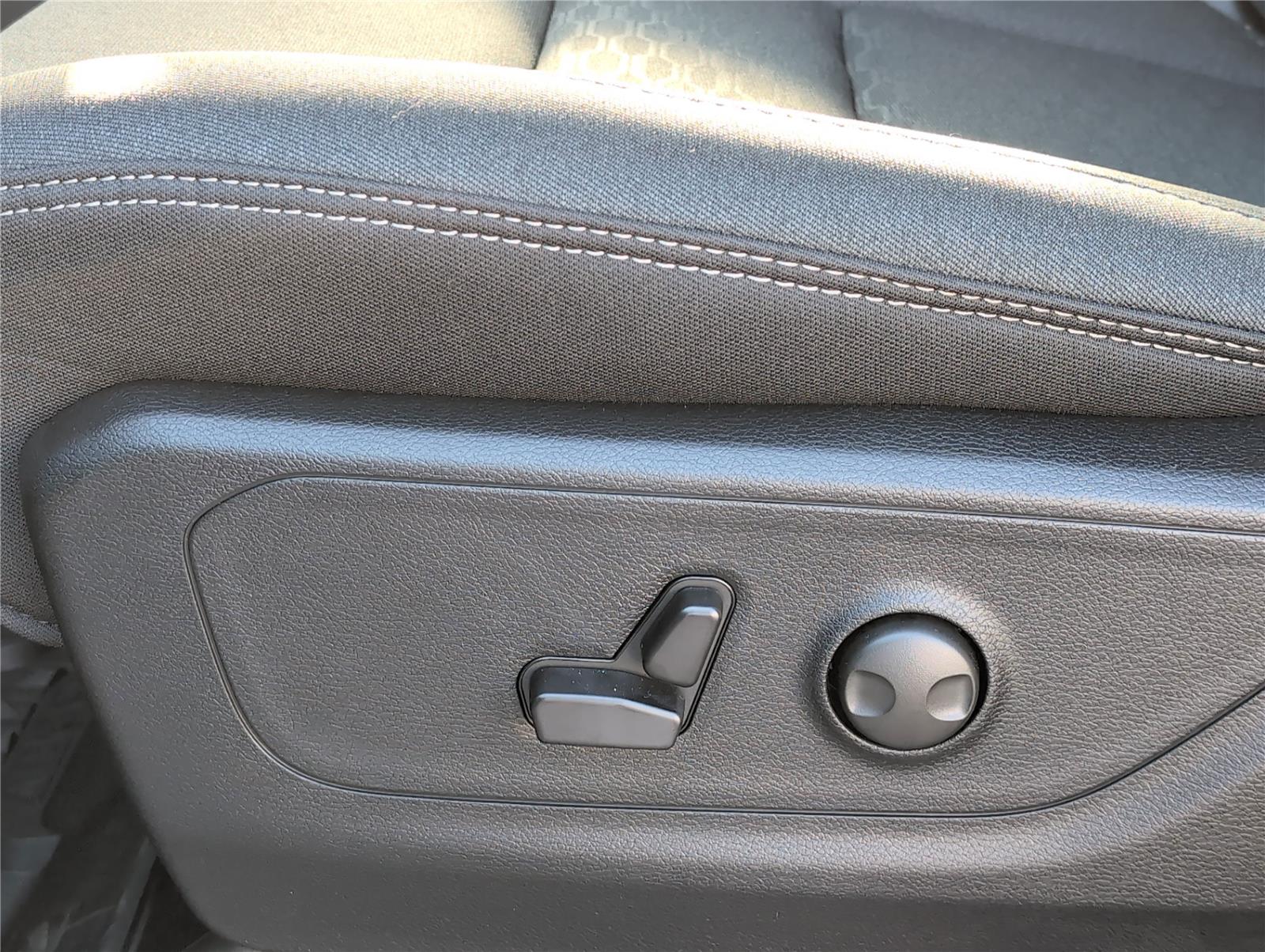 2026 Ram 1500 Big Horn photo 10